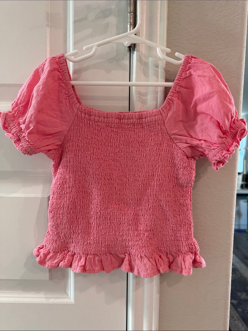 Girls Pink Cat & Jack Smocked Puff Sleeve Top- Size S (6/7)